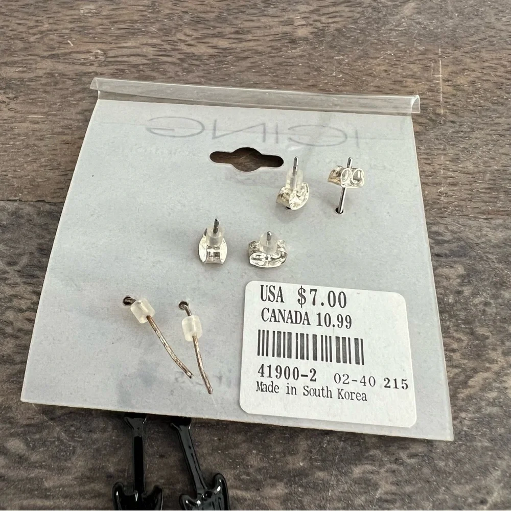 🍭6/$30 Icing new set of stud, guitar, and rebel guitar pick earrings